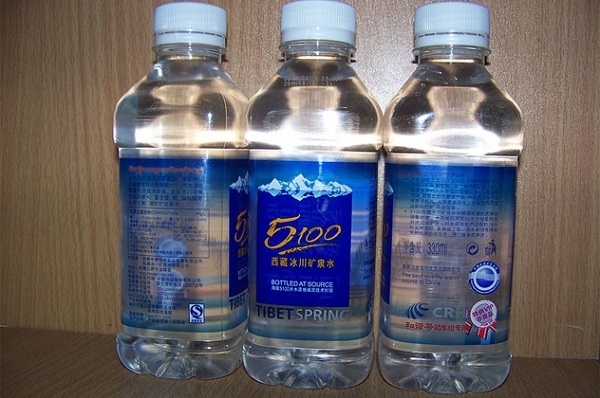 Nước đóng chai bẩn có nguồn gốc từ Trung Quốc