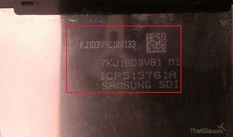 Pin Samsung Galaxy chính hãng có khắc chữ và mã bên trong